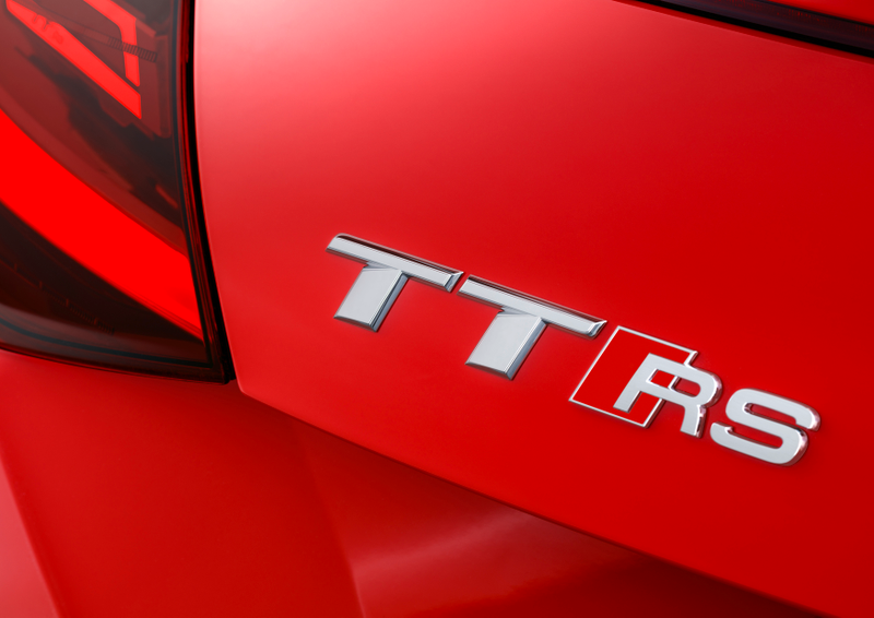 Illustration for article titled The Fierce 400 HP 2018 Audi TT RS Can Make Anyone Into A Hero On Track